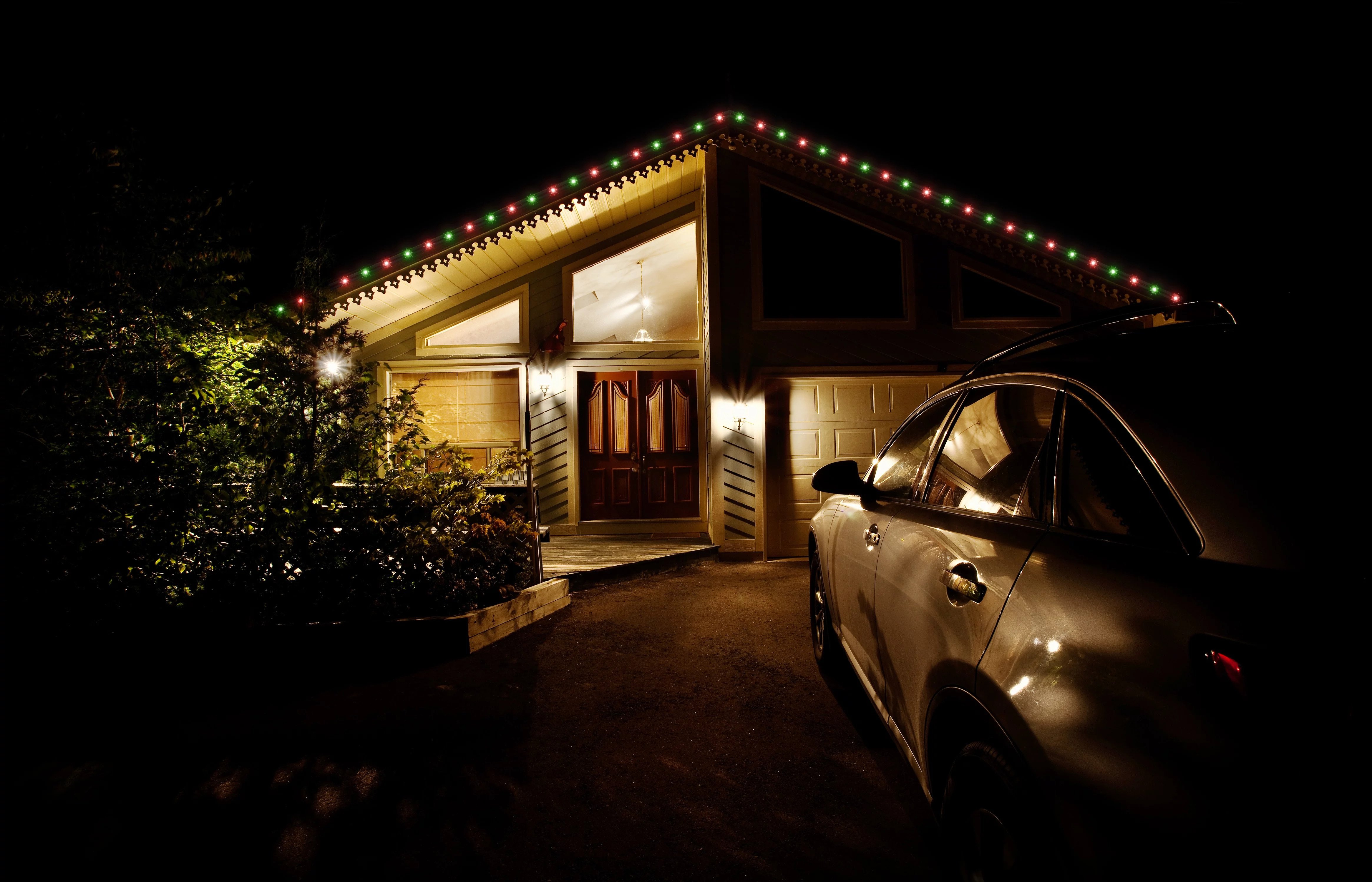 Benefits of Installing Permanent LED Holiday Lights on Your Home - Oelo